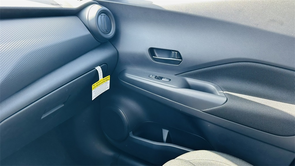 2025 Nissan Kicks Play S photo 21