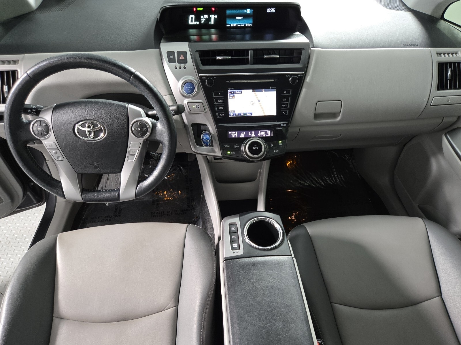 2015 Toyota Prius V Four photo 11