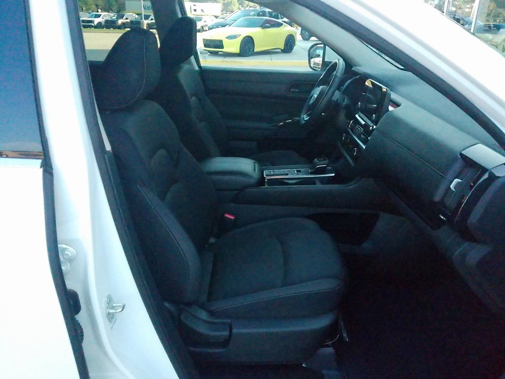 2023 Nissan Pathfinder SV photo 11