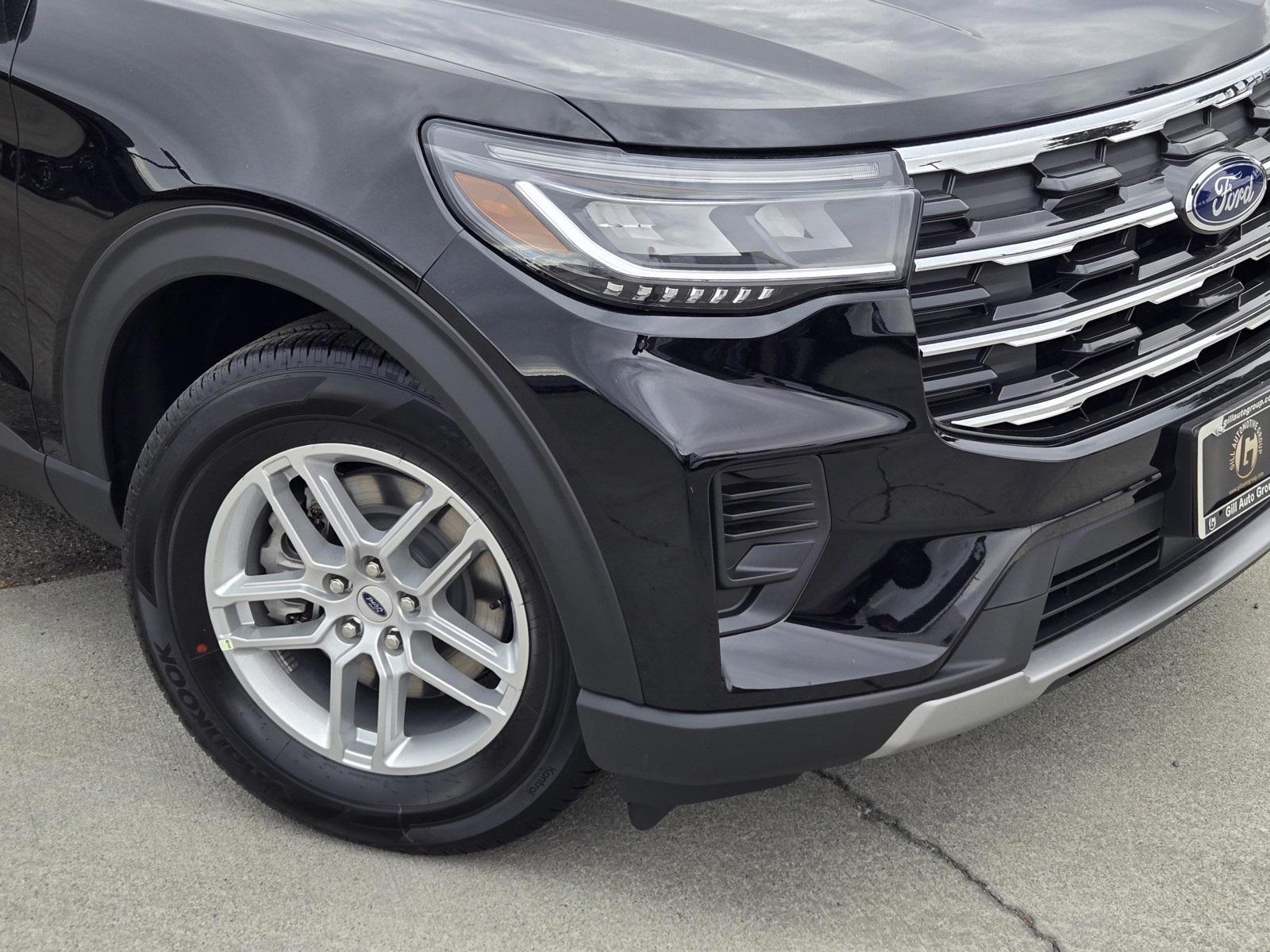 2025 Ford Explorer photo 5
