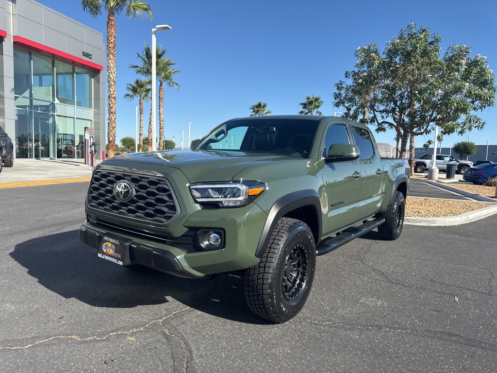 2022 Toyota Tacoma TRD Off-Road photo 2