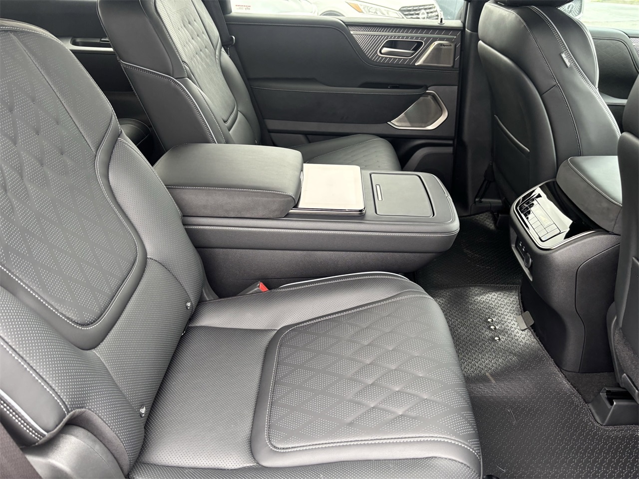 2025 Infiniti QX80 photo 10
