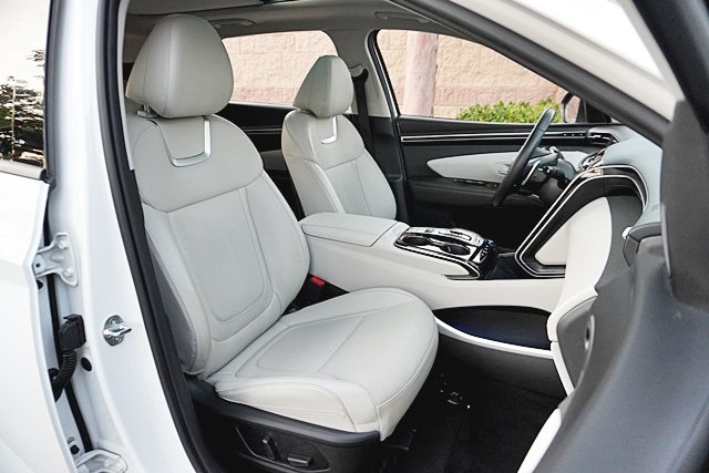 Used 2022 White Hyundai Limited image 11