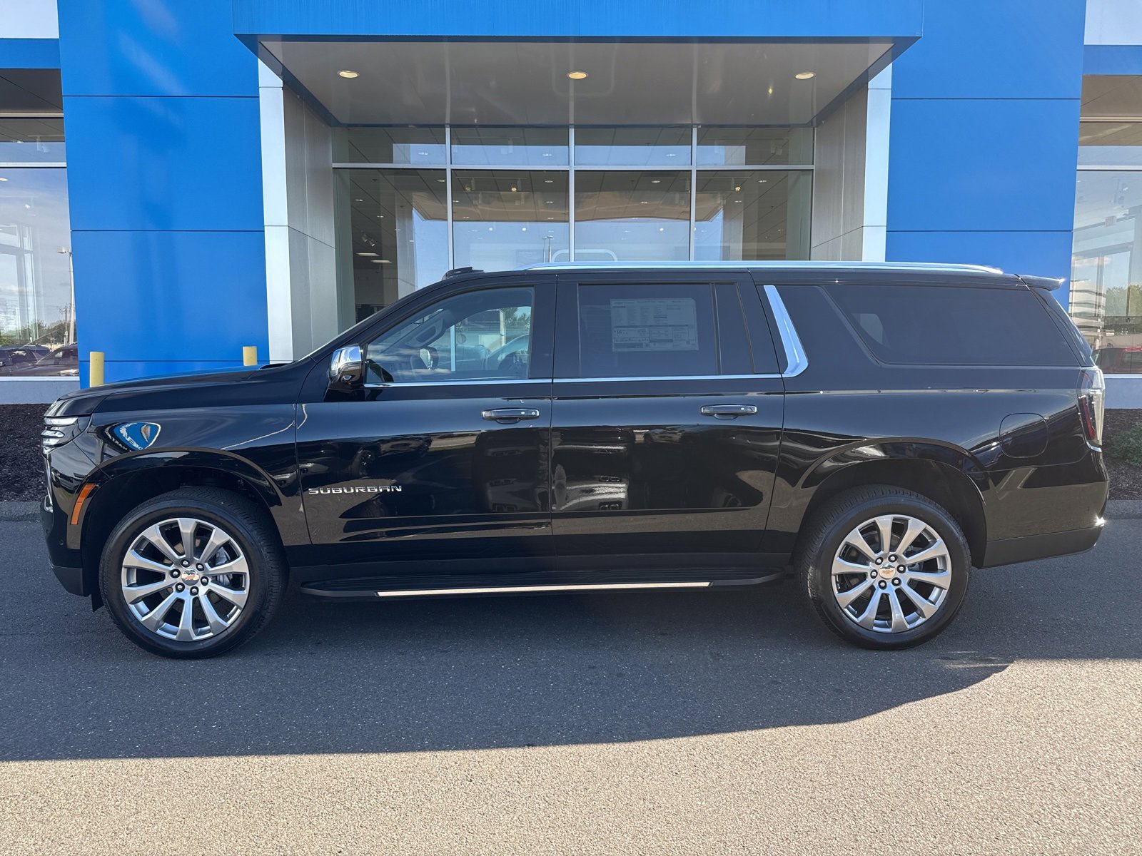 2025 Chevrolet Suburban Premier photo 9