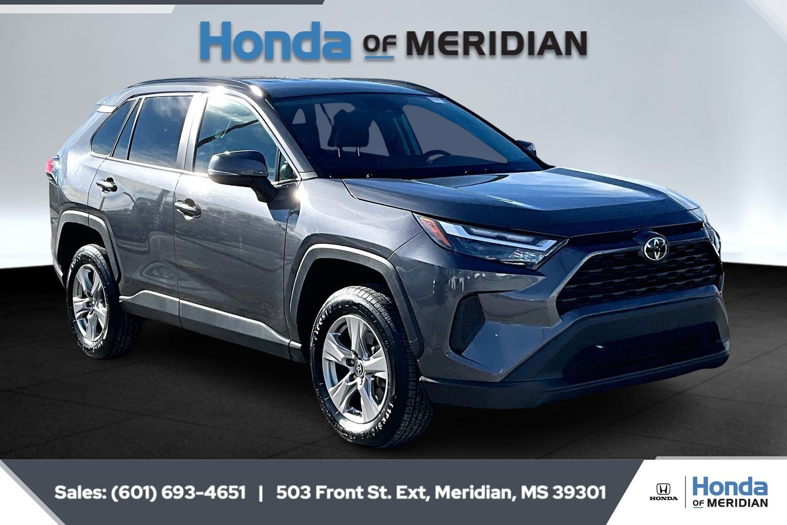 2024 Toyota RAV4 XLE's photo