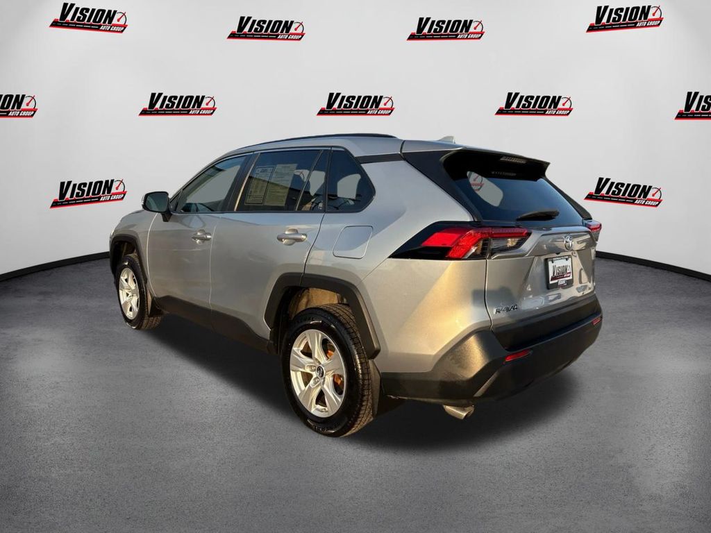 2019 Toyota RAV4 XLE photo 7