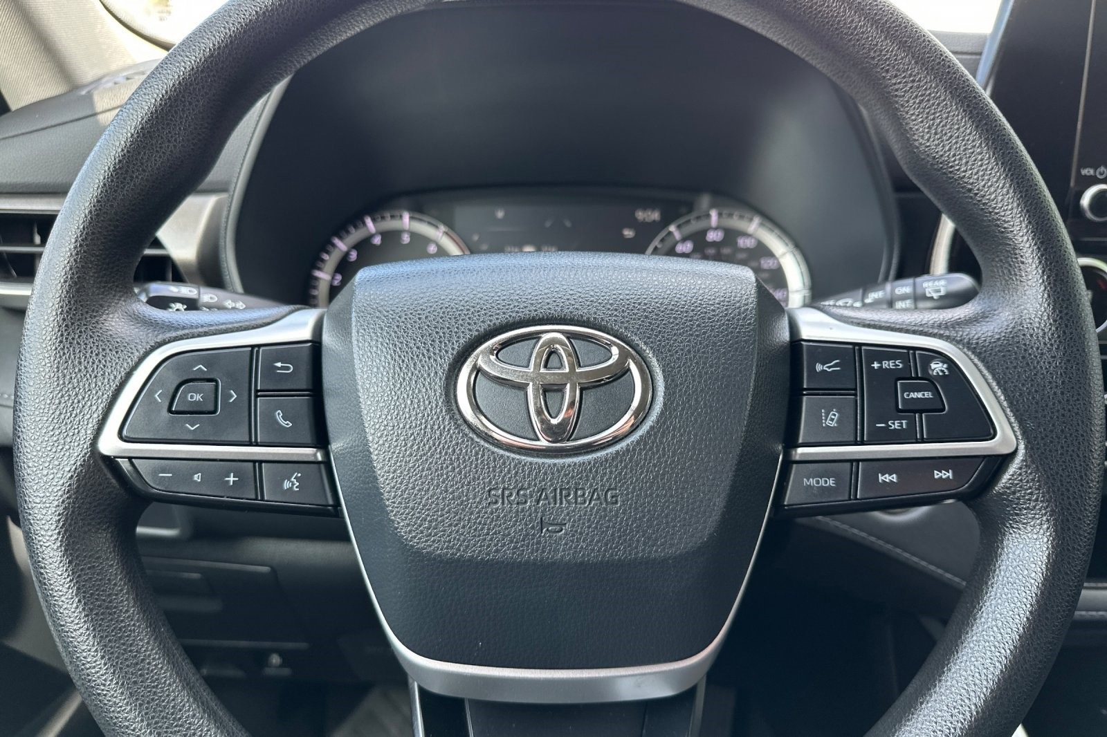 2023 Toyota Highlander L photo 25