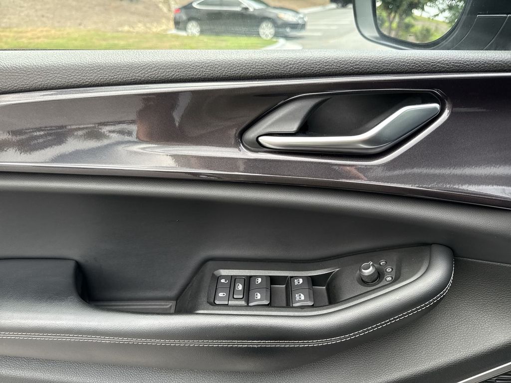 2021 Jeep Grand Cherokee Laredo photo 13