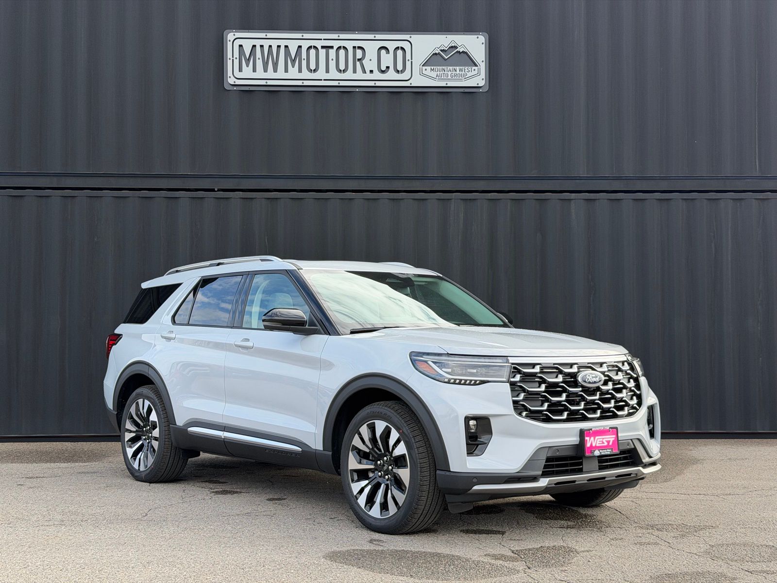 2026 Ford Explorer Platinum's photo