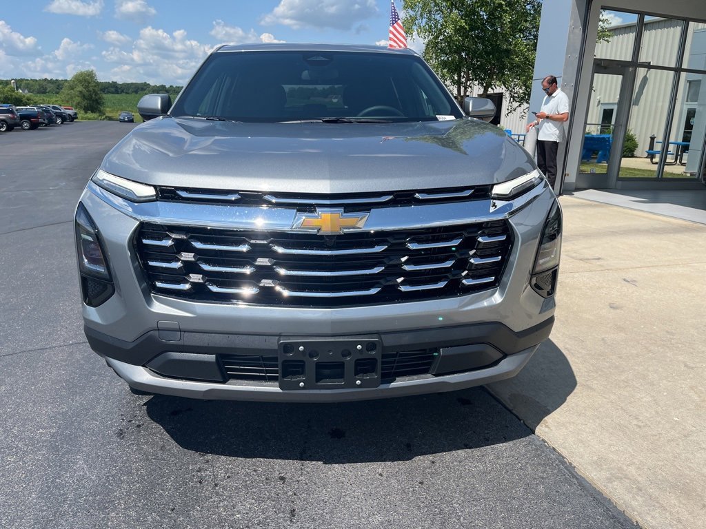 2026 Chevrolet Equinox LT photo 2