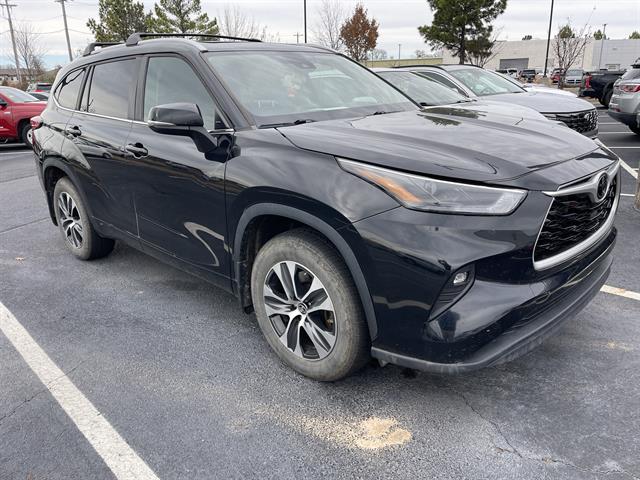 2023 Toyota Highlander XLE's photo
