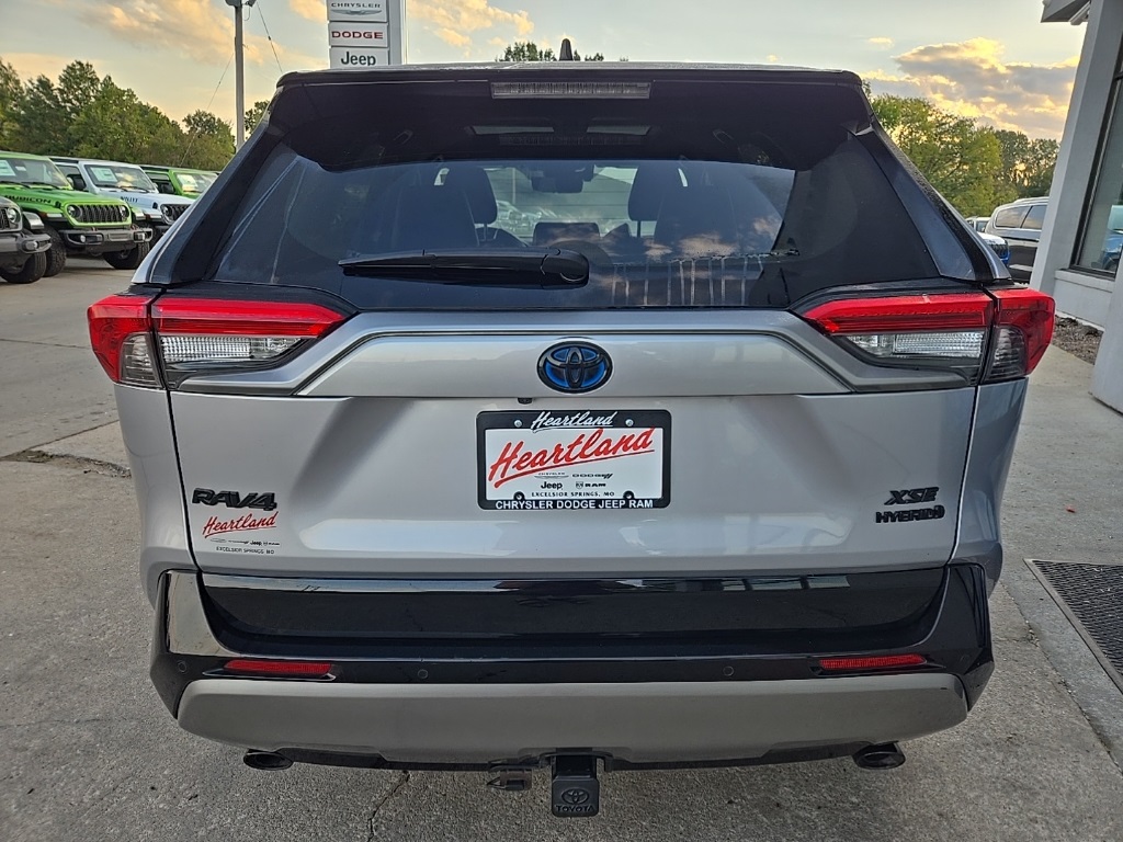 2022 Toyota RAV4 Hybrid XSE photo 9
