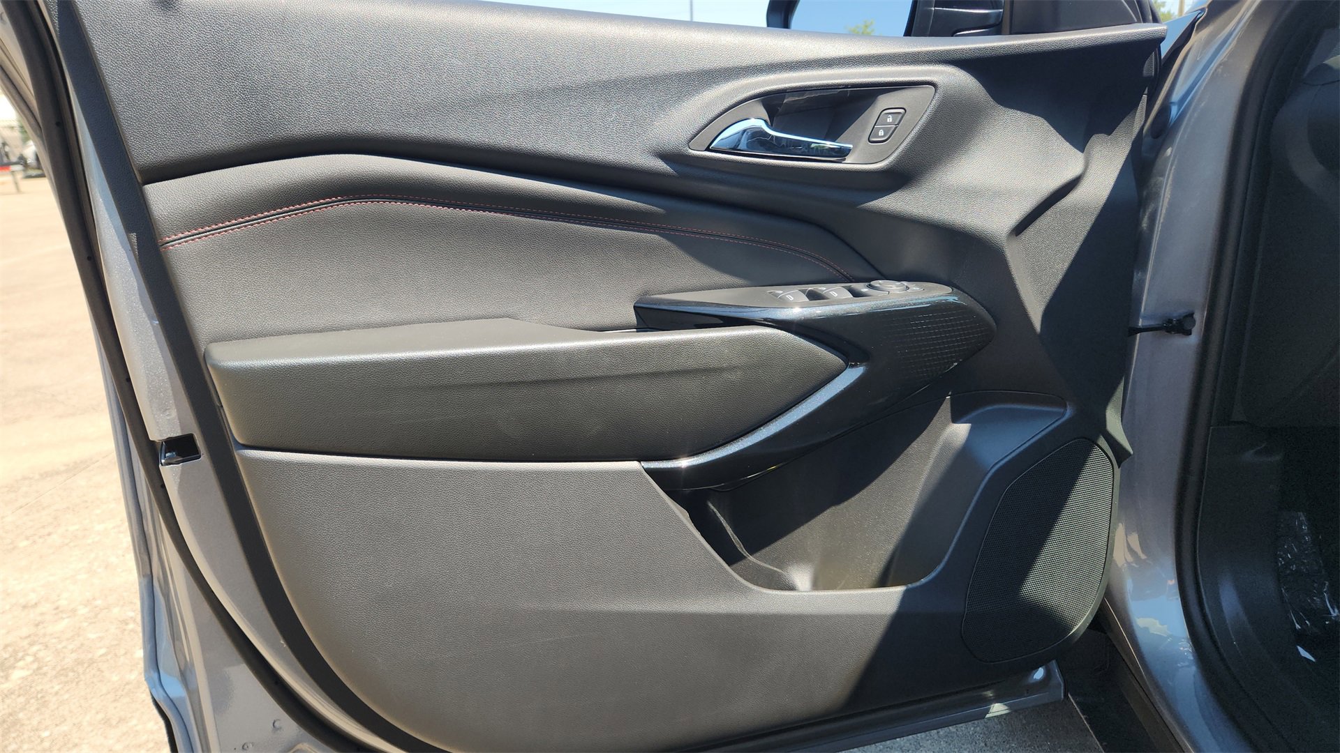 2025 Chevrolet Trax photo 16