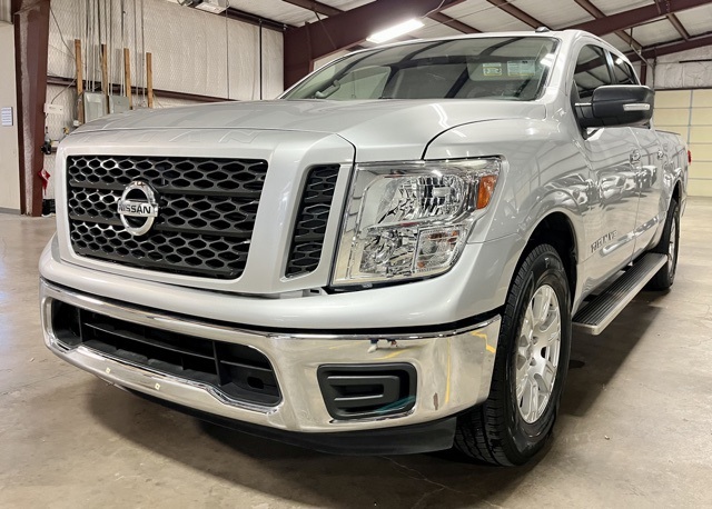 2019 Nissan Titan SV photo 3