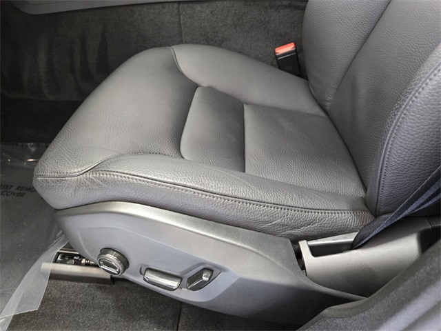2025 Volvo XC60 B5 Plus photo 8