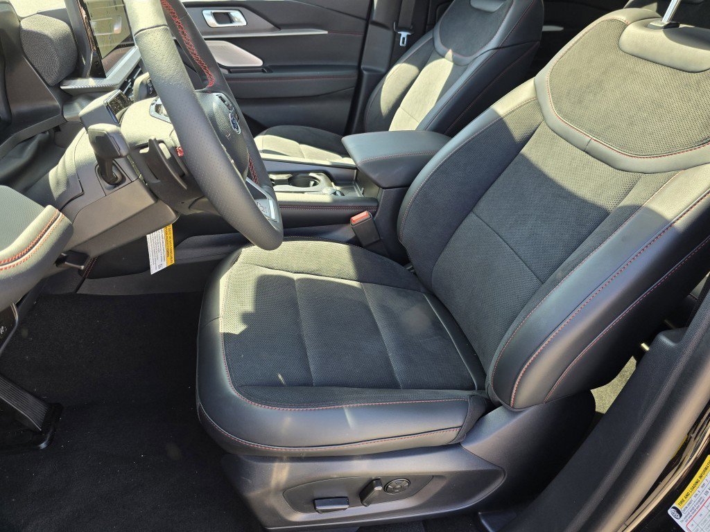 2025 Ford Explorer ST photo 15
