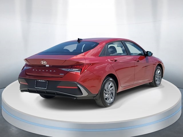 2025 Hyundai Elantra Hybrid photo 4