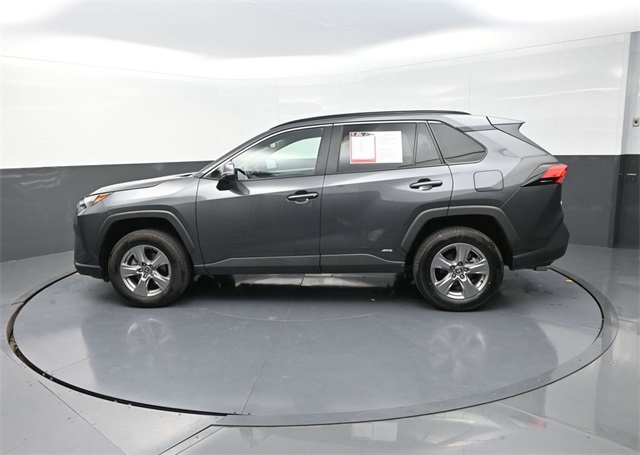 2025 Toyota RAV4 Hybrid XLE photo 4