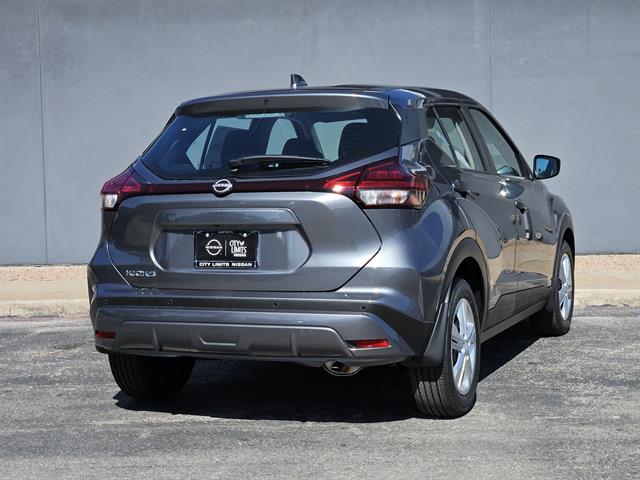 2025 Nissan Kicks Play S photo 3