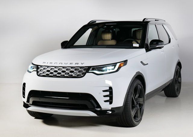 2026 Land Rover Discovery Tempest Edition's photo