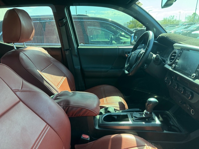 2023 Toyota Tacoma TRD Off-Road photo 3
