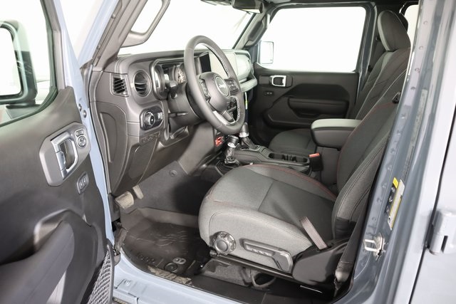 2025 Jeep Wrangler Rubicon photo 9