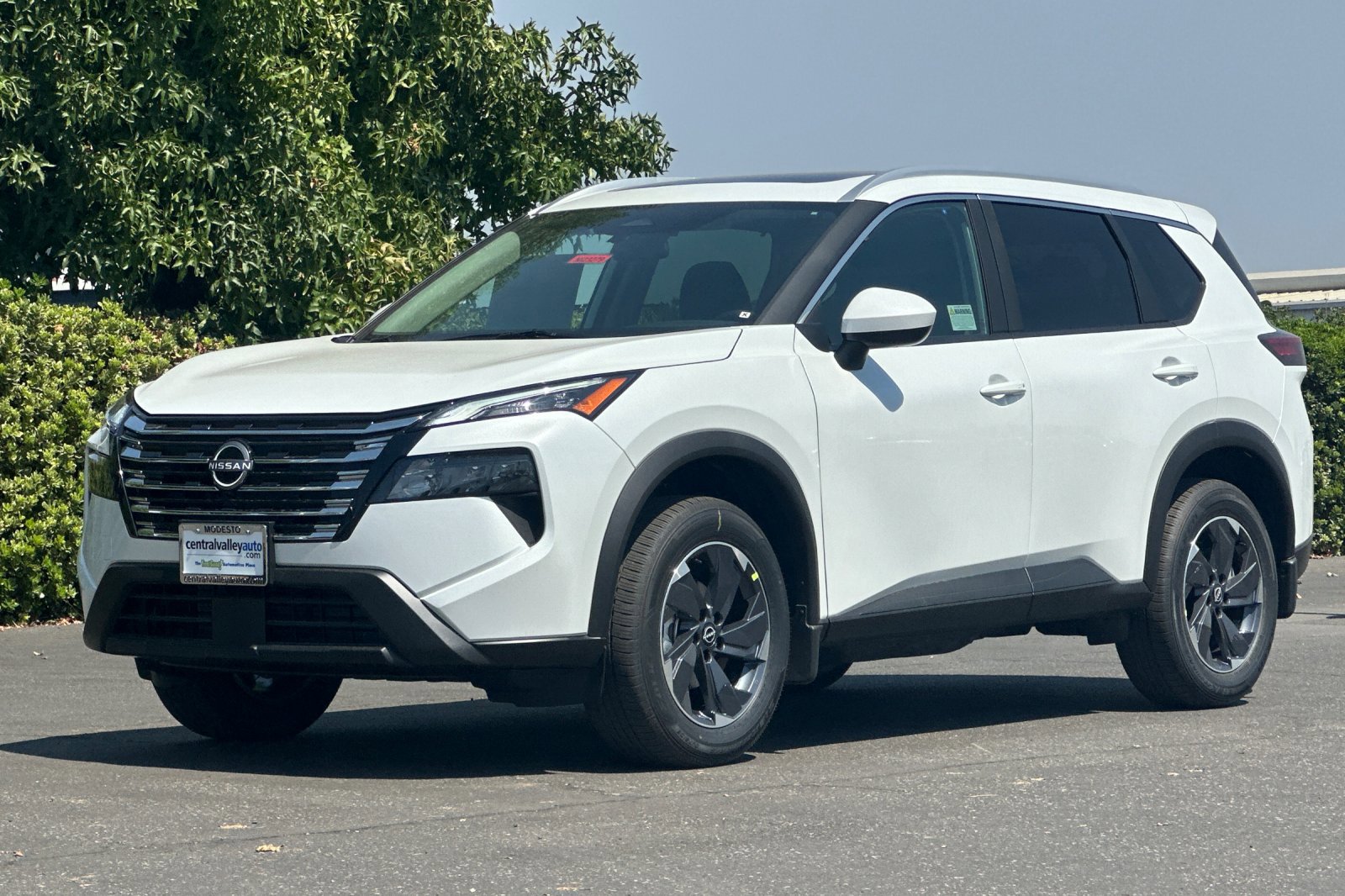 2026 Nissan Rogue SV photo 3