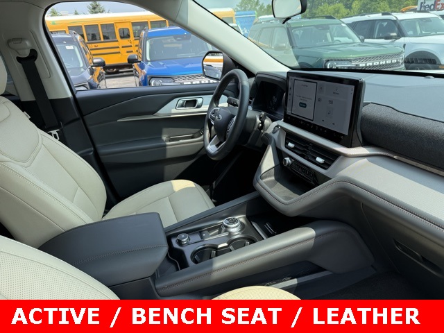 2025 Ford Explorer photo 8