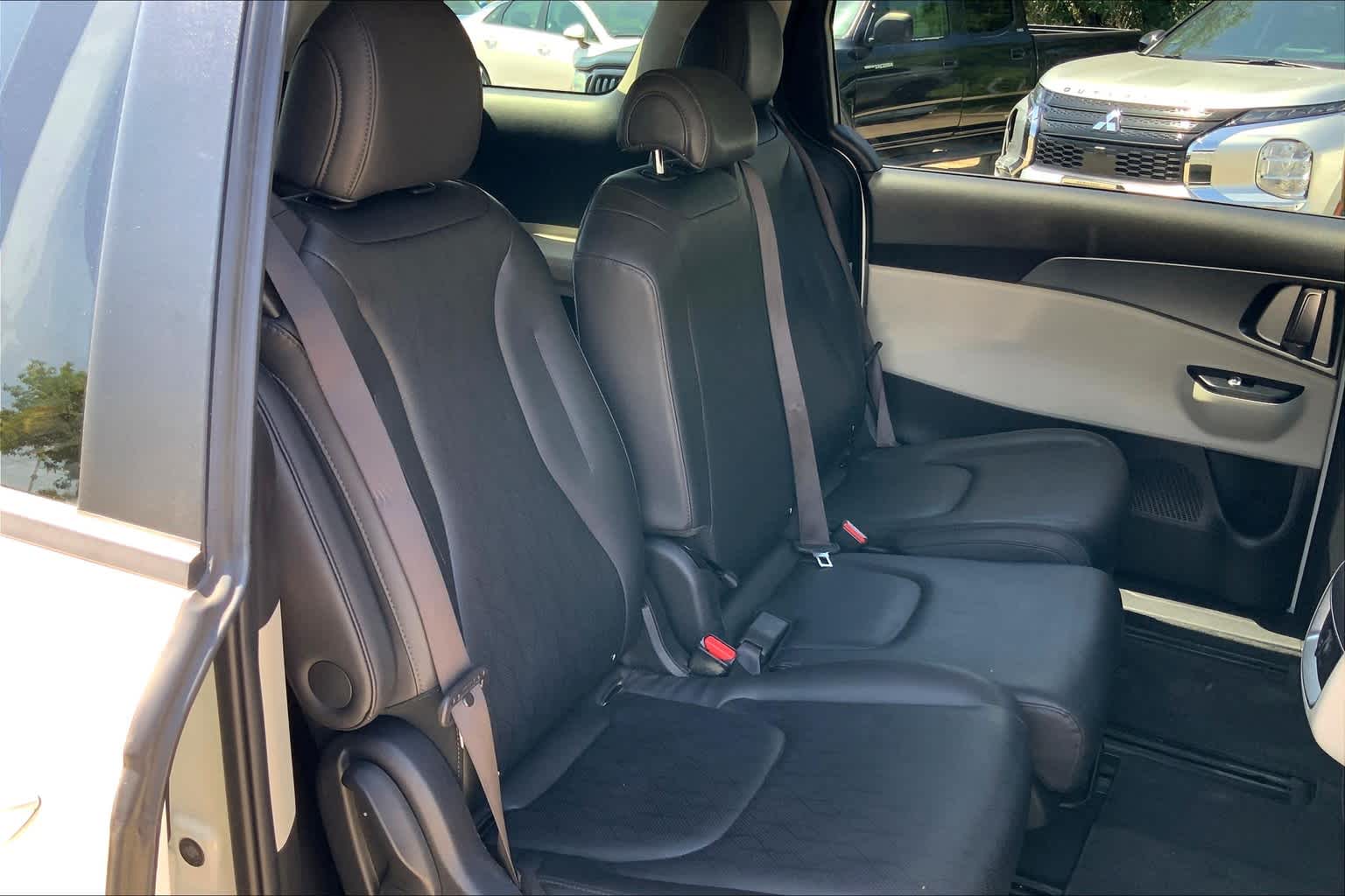 2022 Kia Carnival LX photo 17