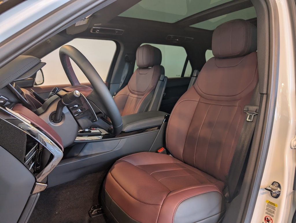 2025 Land Rover Range Rover Sport SE photo 9