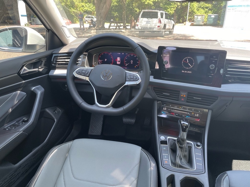 2025 Volkswagen Jetta SEL photo 5