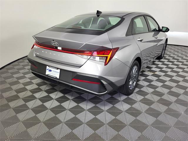 2025 Hyundai Elantra Hybrid Blue photo 5
