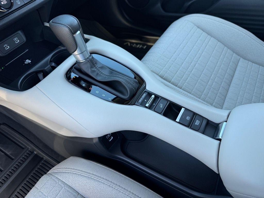 2026 Honda HR-V LX photo 4