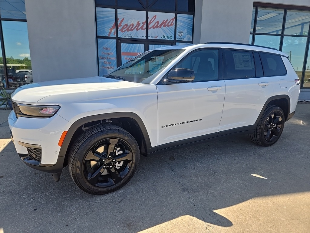 2025 Jeep Grand Cherokee Limited photo 2