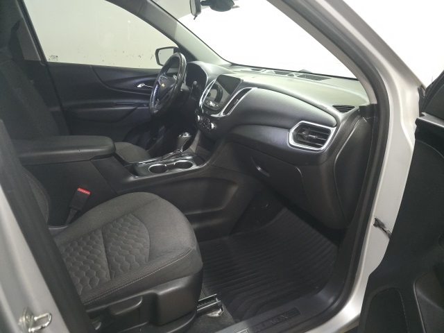 2020 Chevrolet Equinox LT photo 3