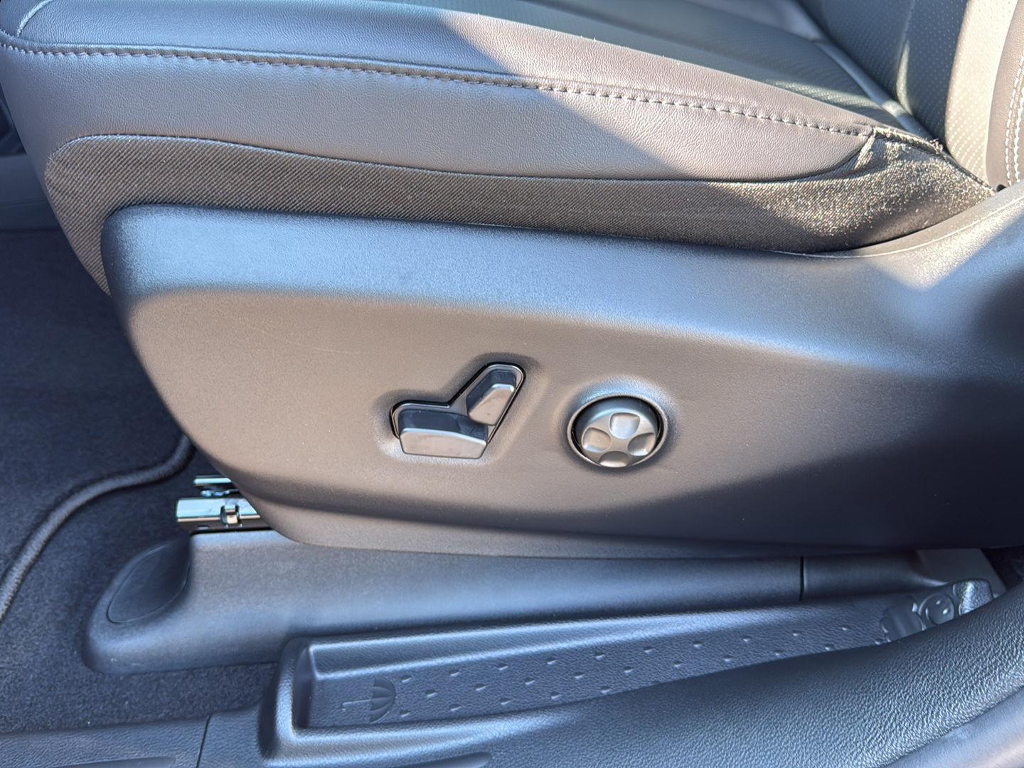 2026 Chrysler Pacifica photo 8