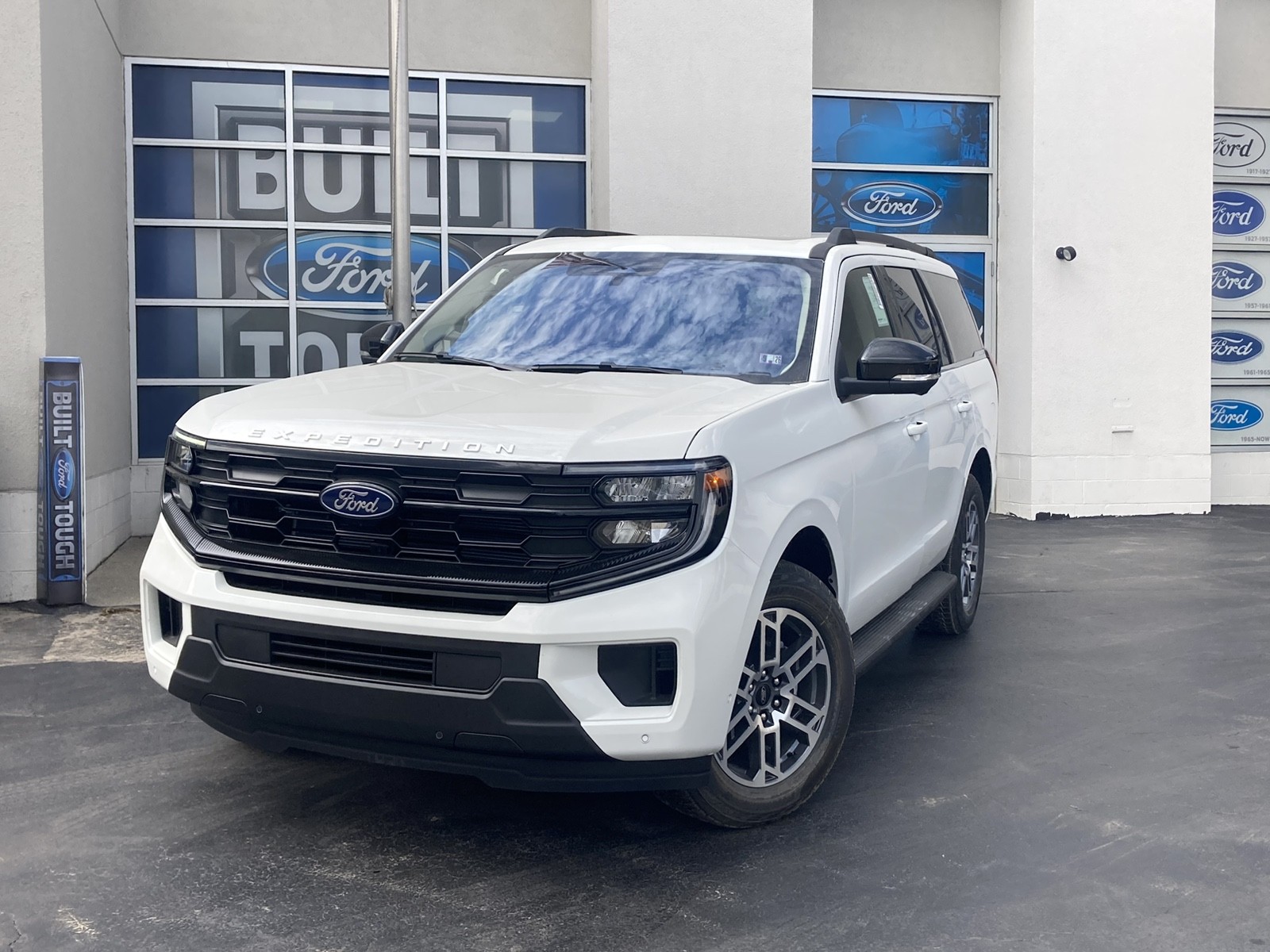 2025 Ford Expedition Active's photo