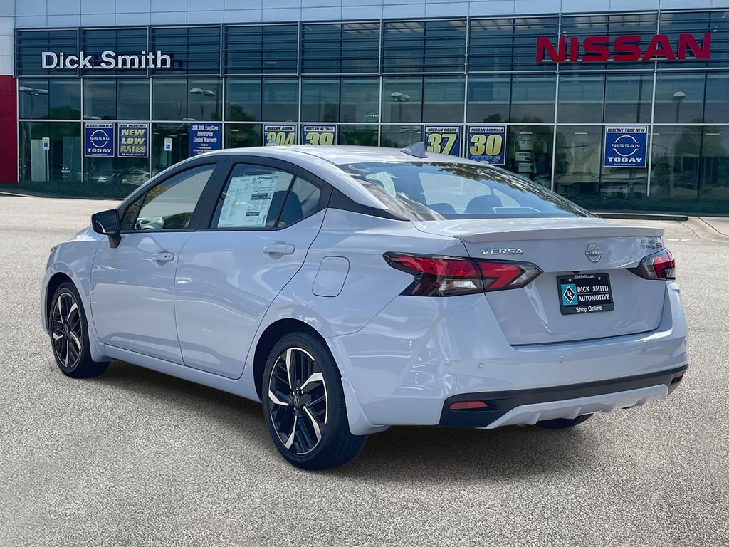 2025 Nissan Versa SR photo 4
