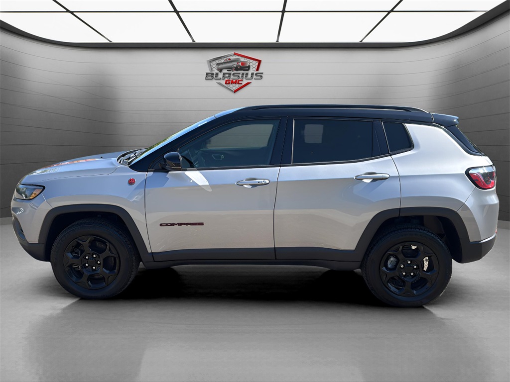 2023 Jeep Compass Trailhawk photo 2