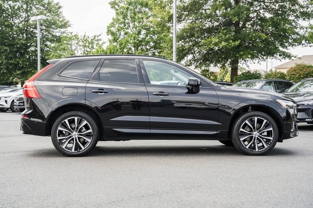 2024 Volvo XC60 B5 Plus photo 3