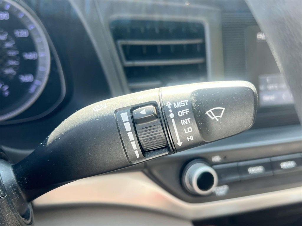 2019 Hyundai Elantra SE photo 13
