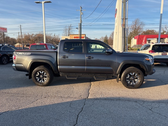 2022 Toyota Tacoma TRD Off-Road photo 2