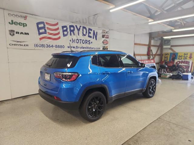 2025 Jeep Compass Latitude photo 3