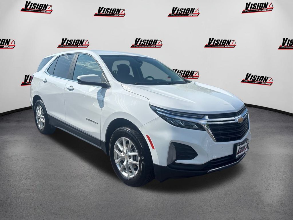 2022 Chevrolet Equinox LT photo 3