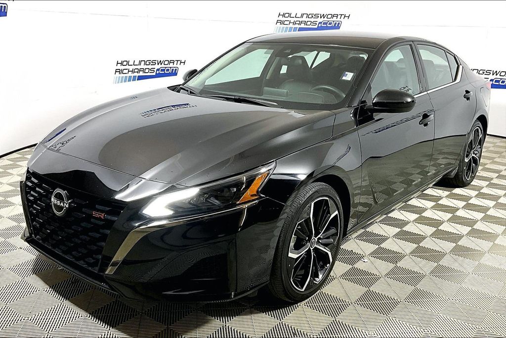 2025 Nissan Altima SR