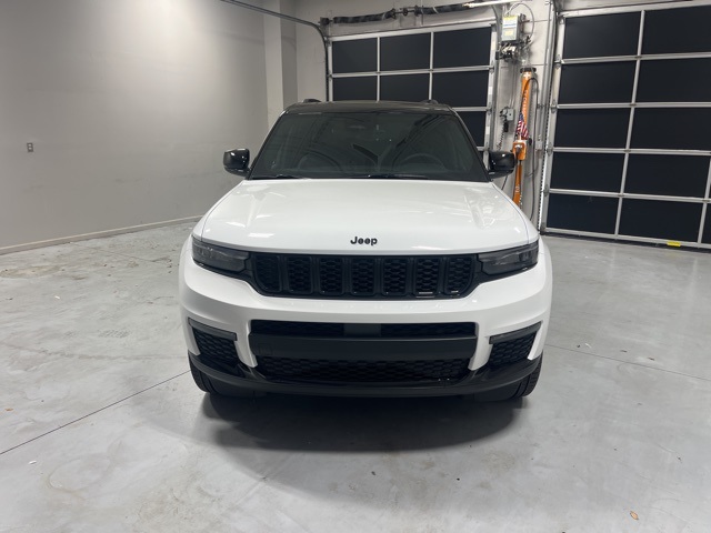 2025 Jeep Grand Cherokee Limited photo 2