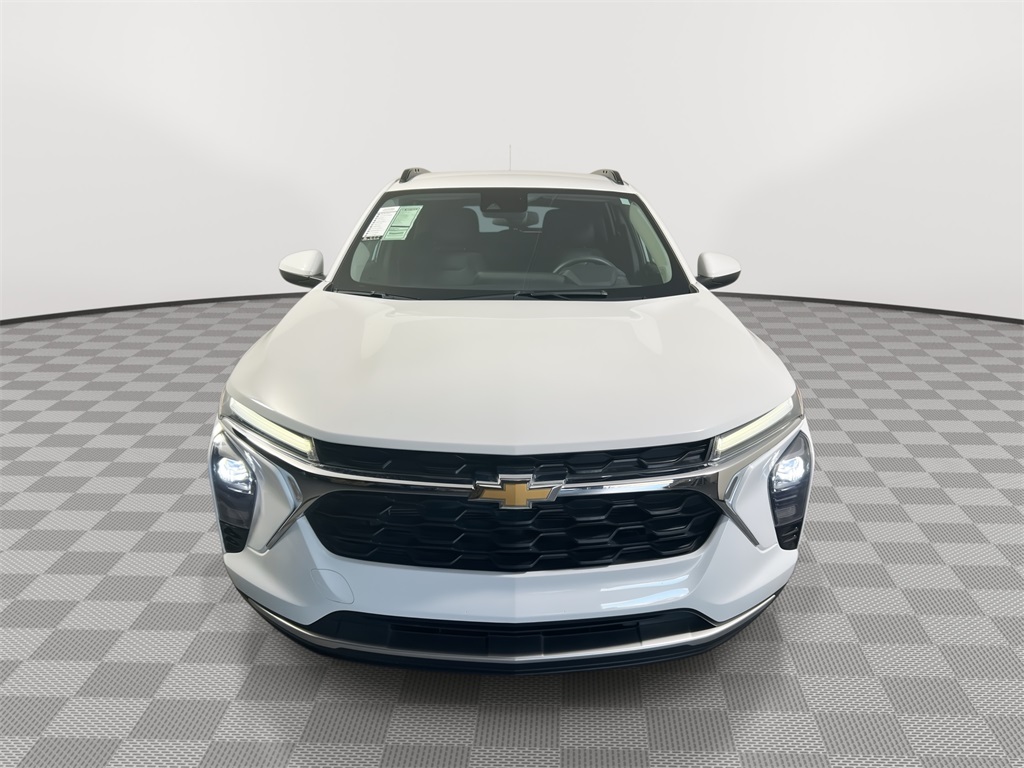 2024 Chevrolet Trax LT photo 3