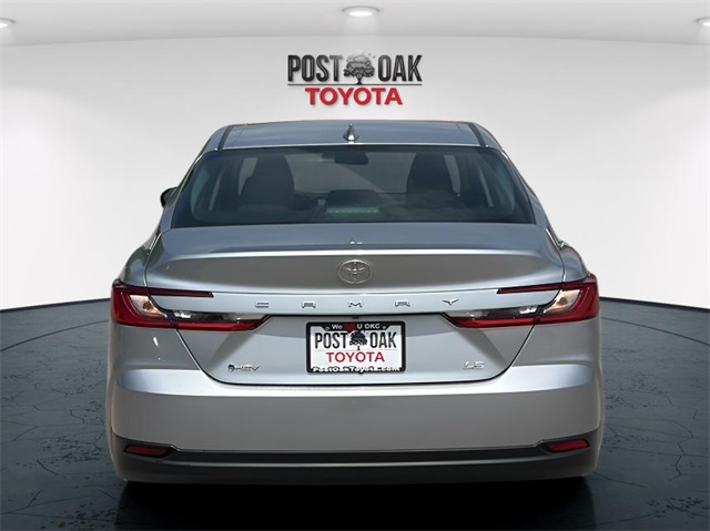 2025 Toyota Camry SE photo 7