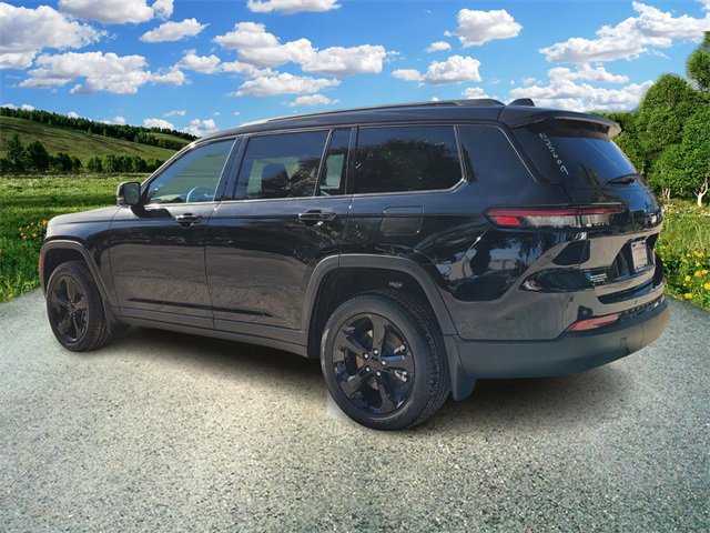 2025 Jeep Grand Cherokee Limited photo 3