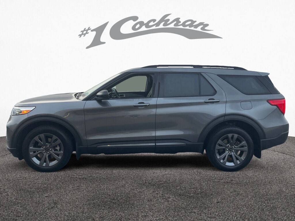 2023 Ford Explorer XLT Sport photo 3